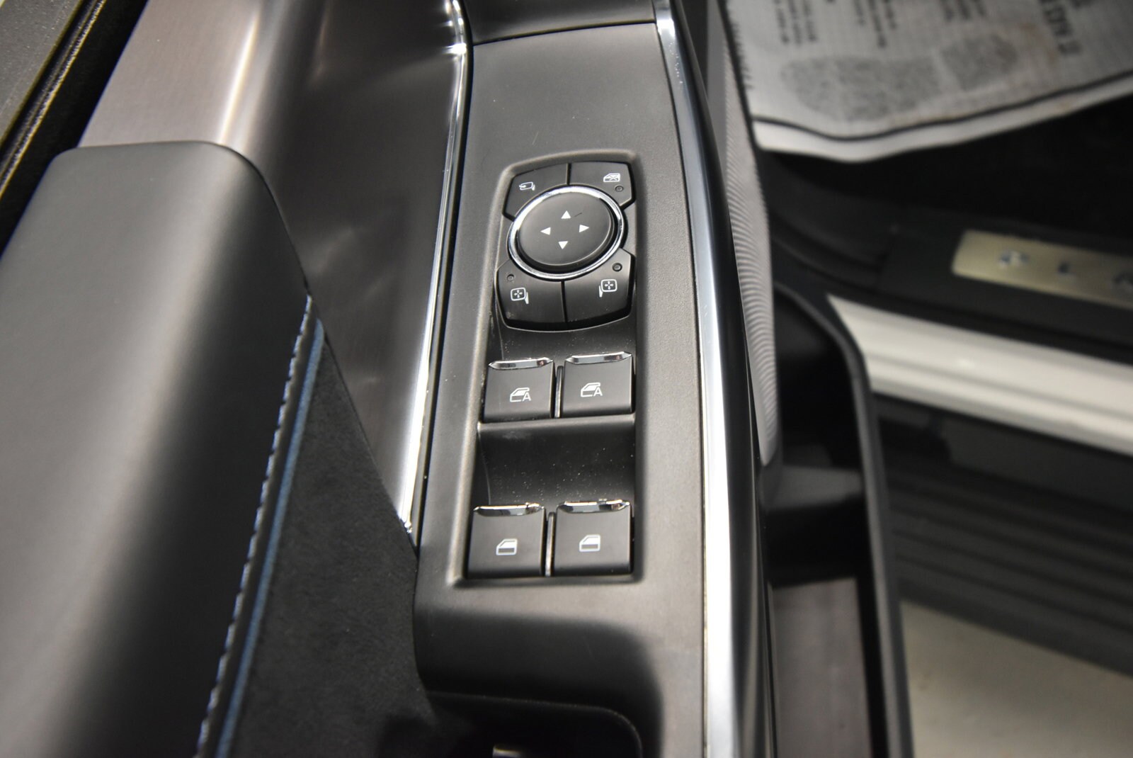 2025 Ford F-150 Platinum photo 5