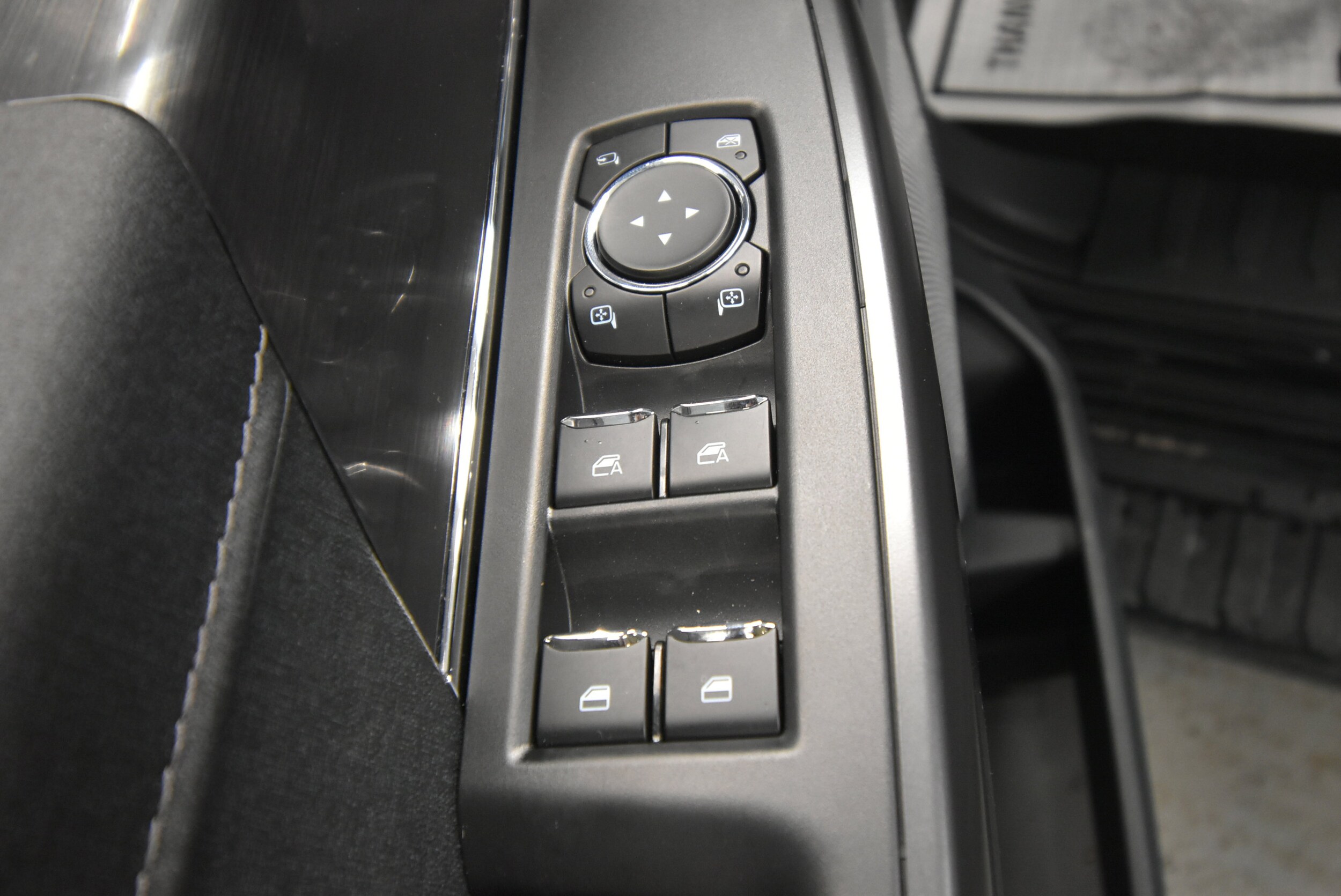 2025 Ford F-150 Lariat photo 5