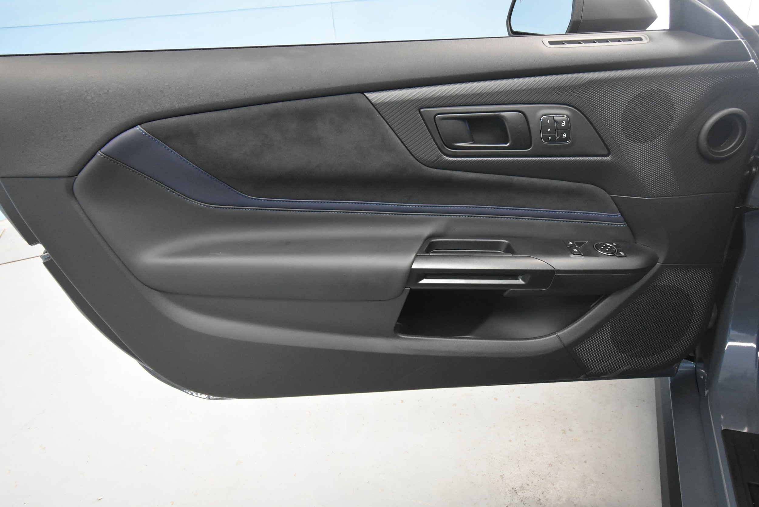 2025 Ford Mustang Dark Horse - Photo 2