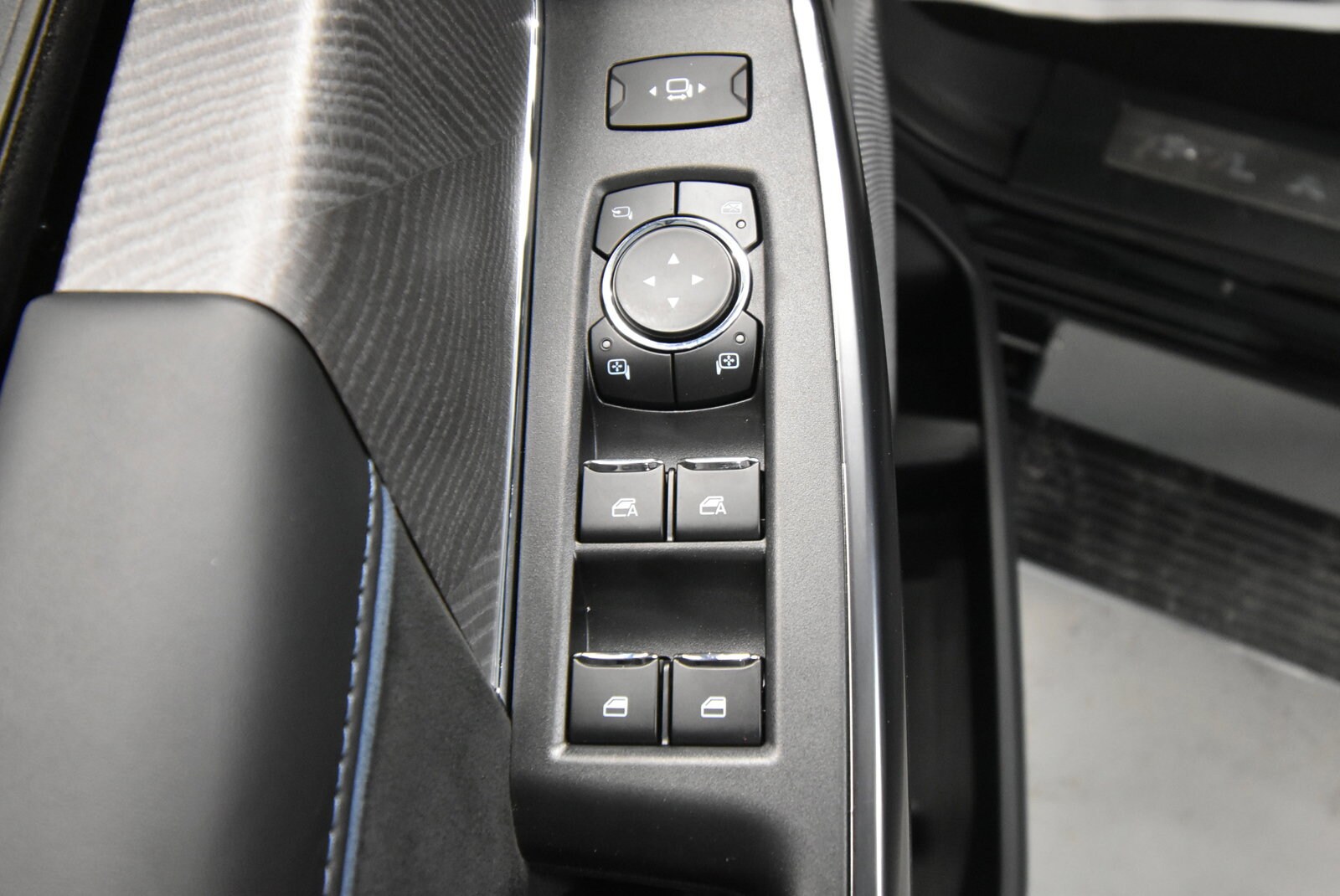 2025 Ford F-350 Platinum photo 4