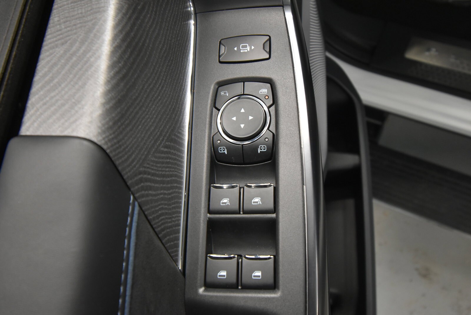2025 Ford F-250 Platinum photo 3