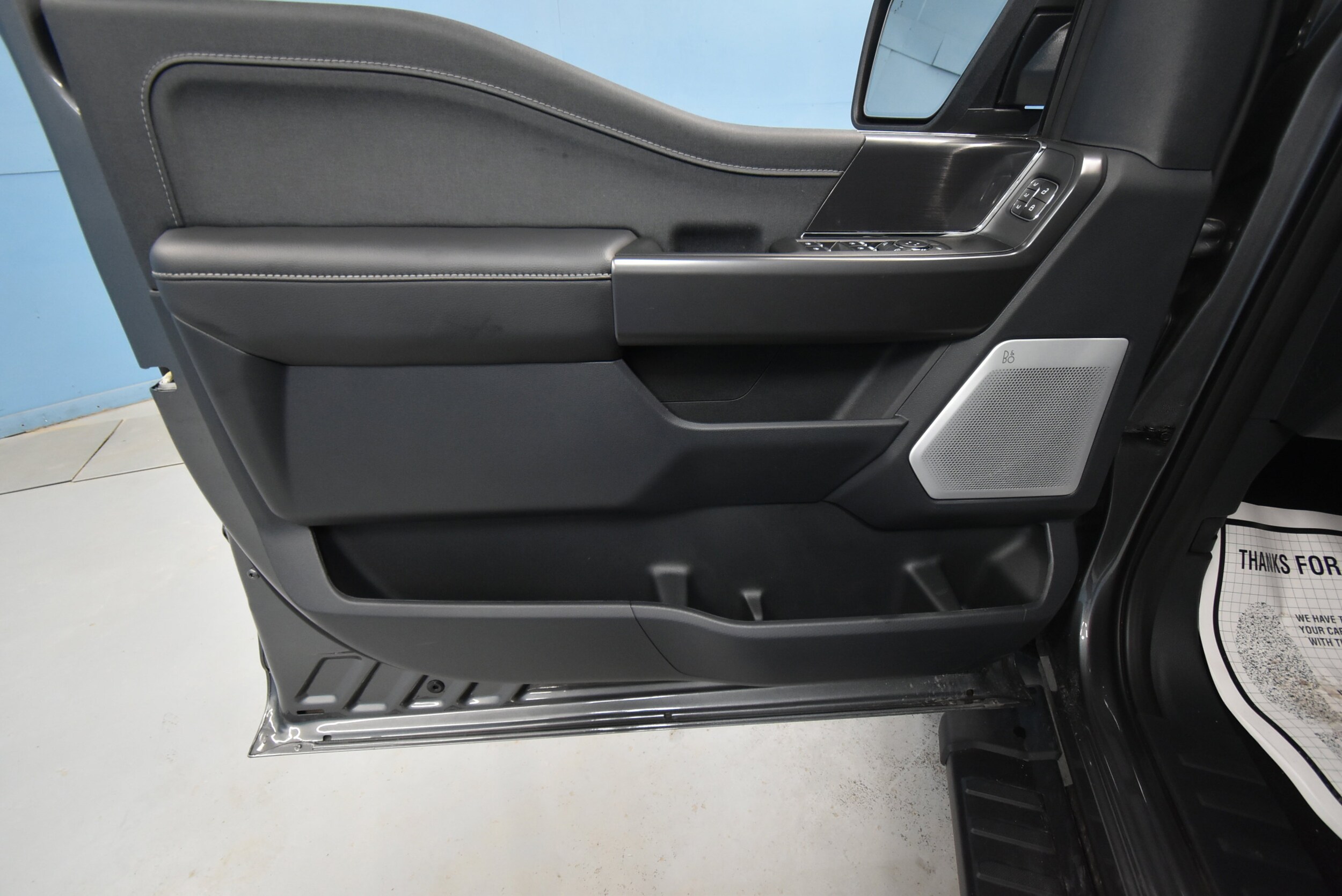 2025 Ford F-150 Lariat photo 3
