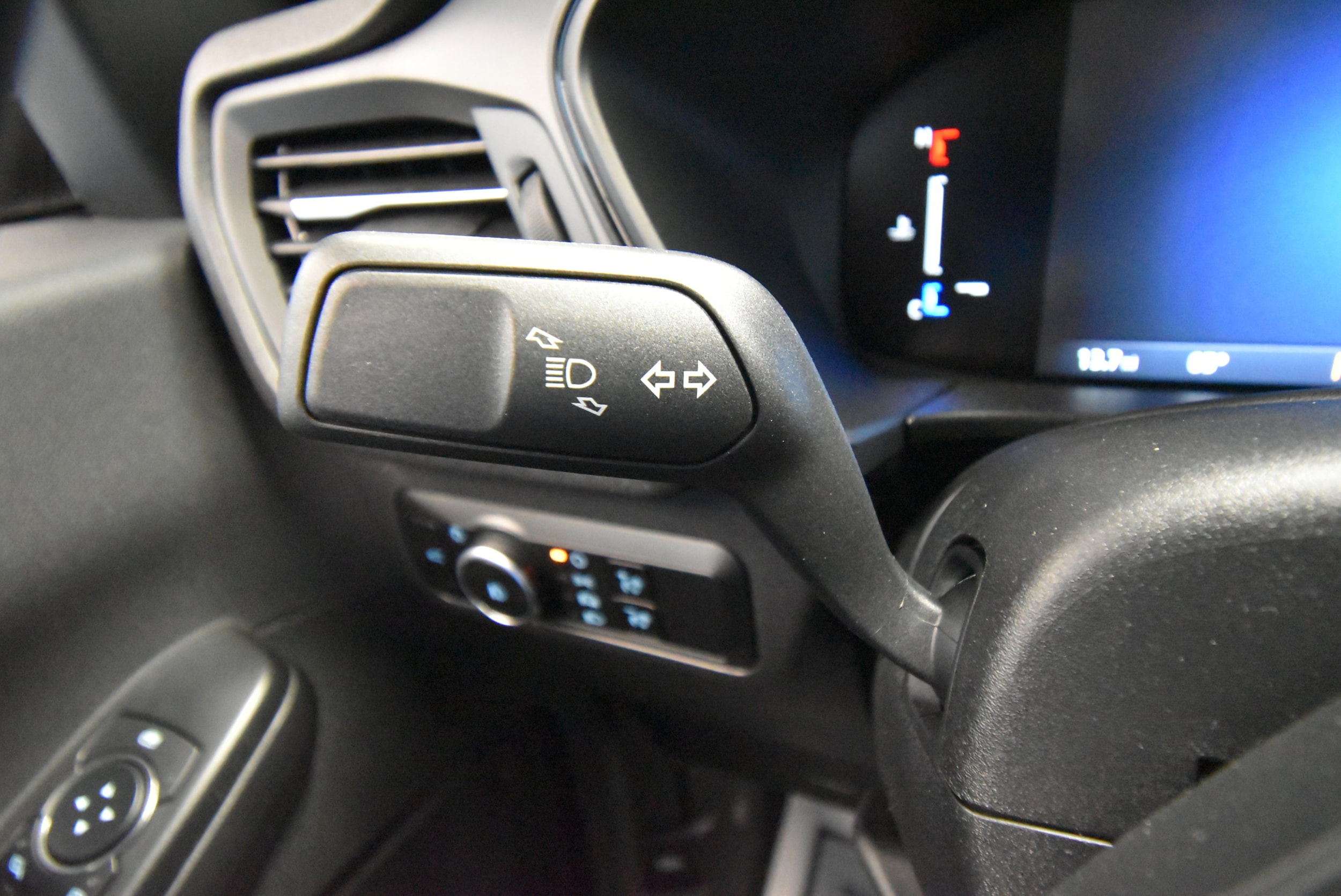 2026 Ford Escape ST-Line Select - Photo 9
