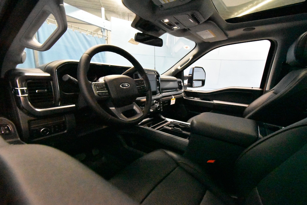 New 2025 Ford F-350 Lariat Truck Crew Cab