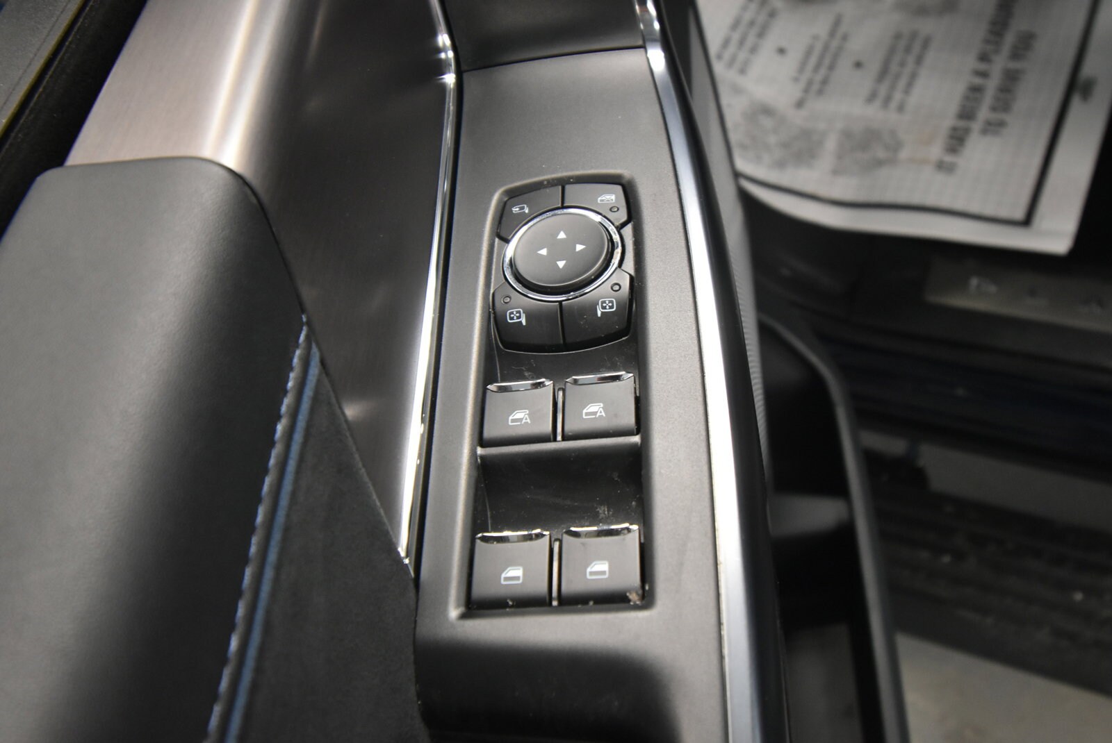 2025 Ford F-150 Platinum photo 3