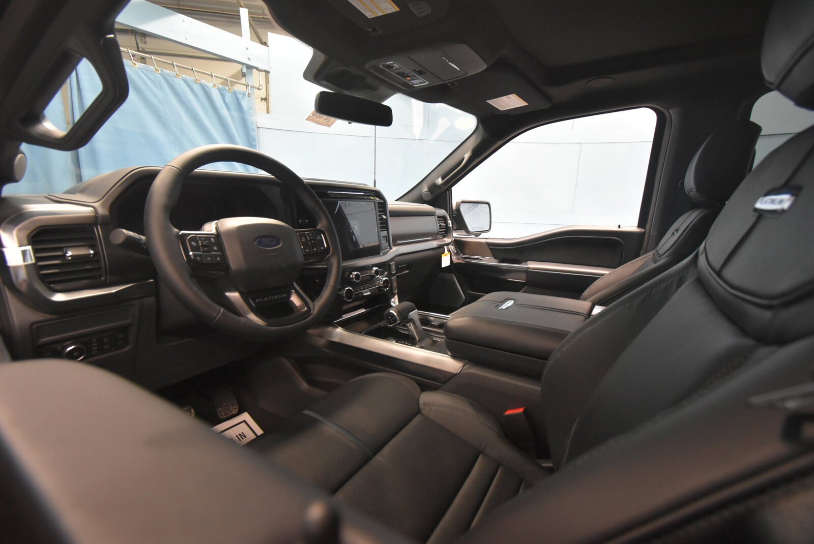 2025 Ford F-150 Platinum photo 2