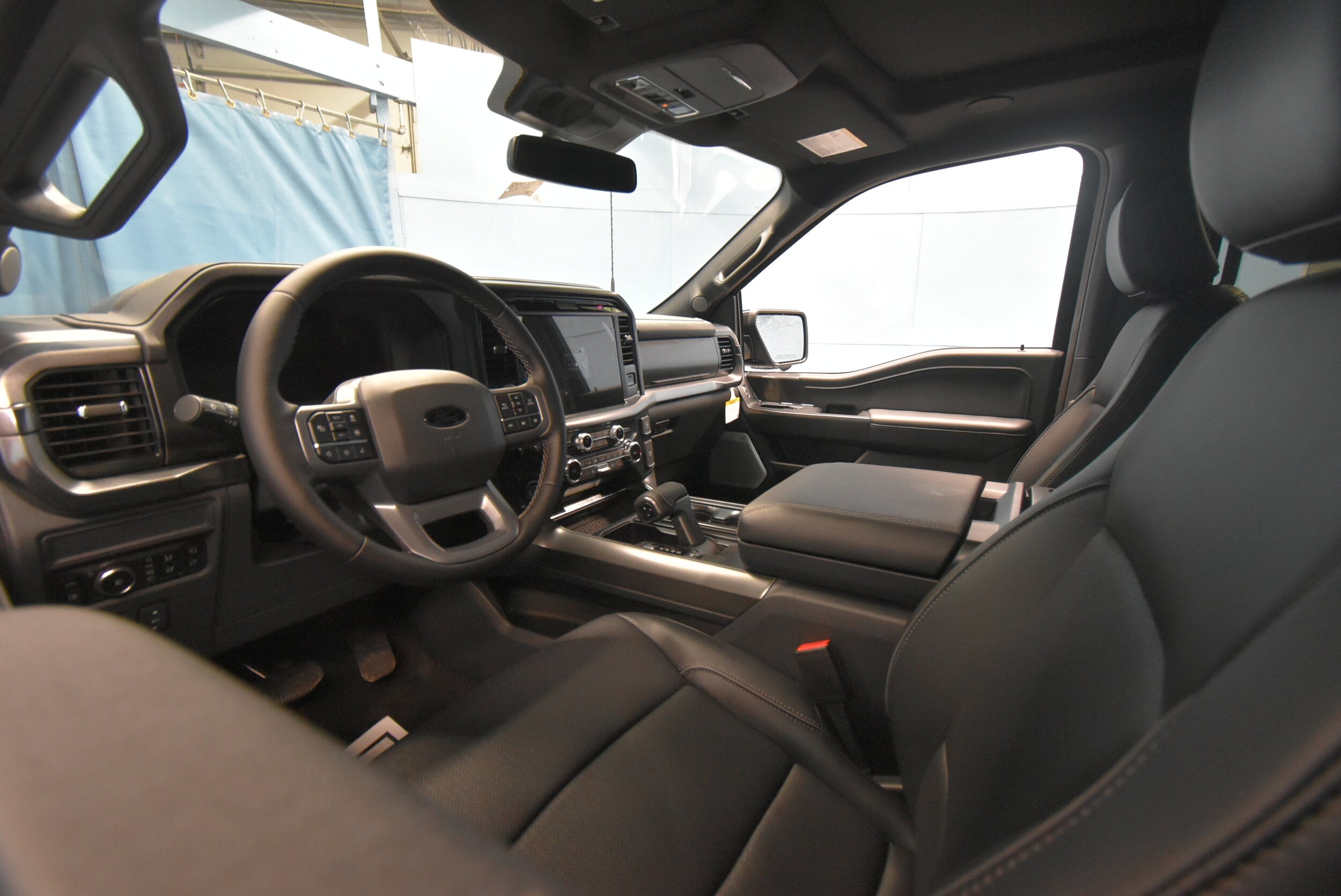 2025 Ford F-150 Lariat photo 3