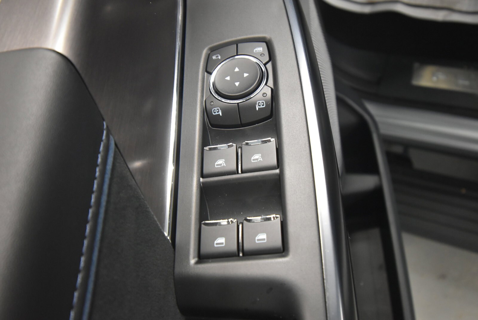 2025 Ford F-150 Platinum photo 4