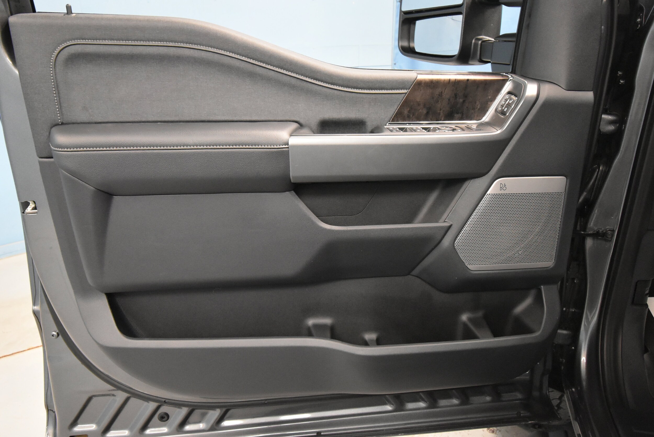 2025 Ford F-350 Lariat photo 4