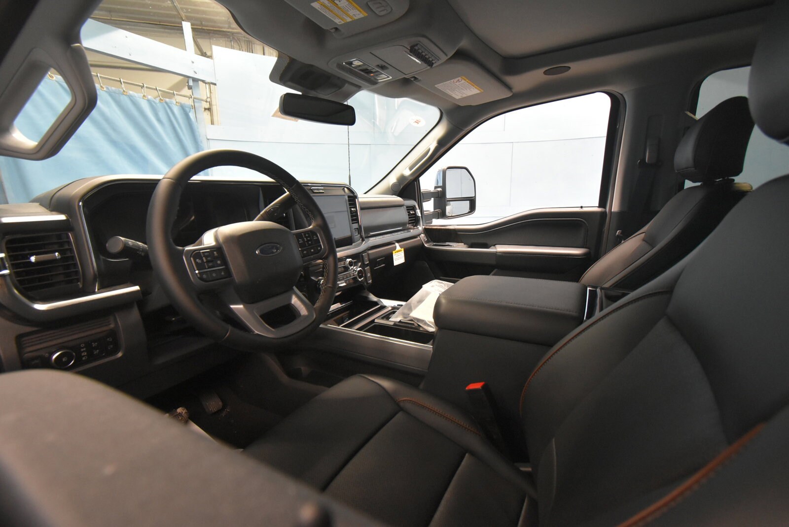 2025 Ford F-350 Lariat photo 2