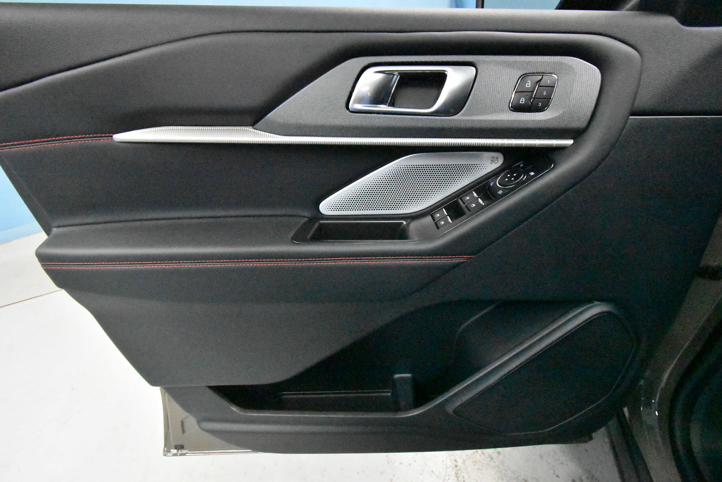 2026 Ford Explorer ST photo 4