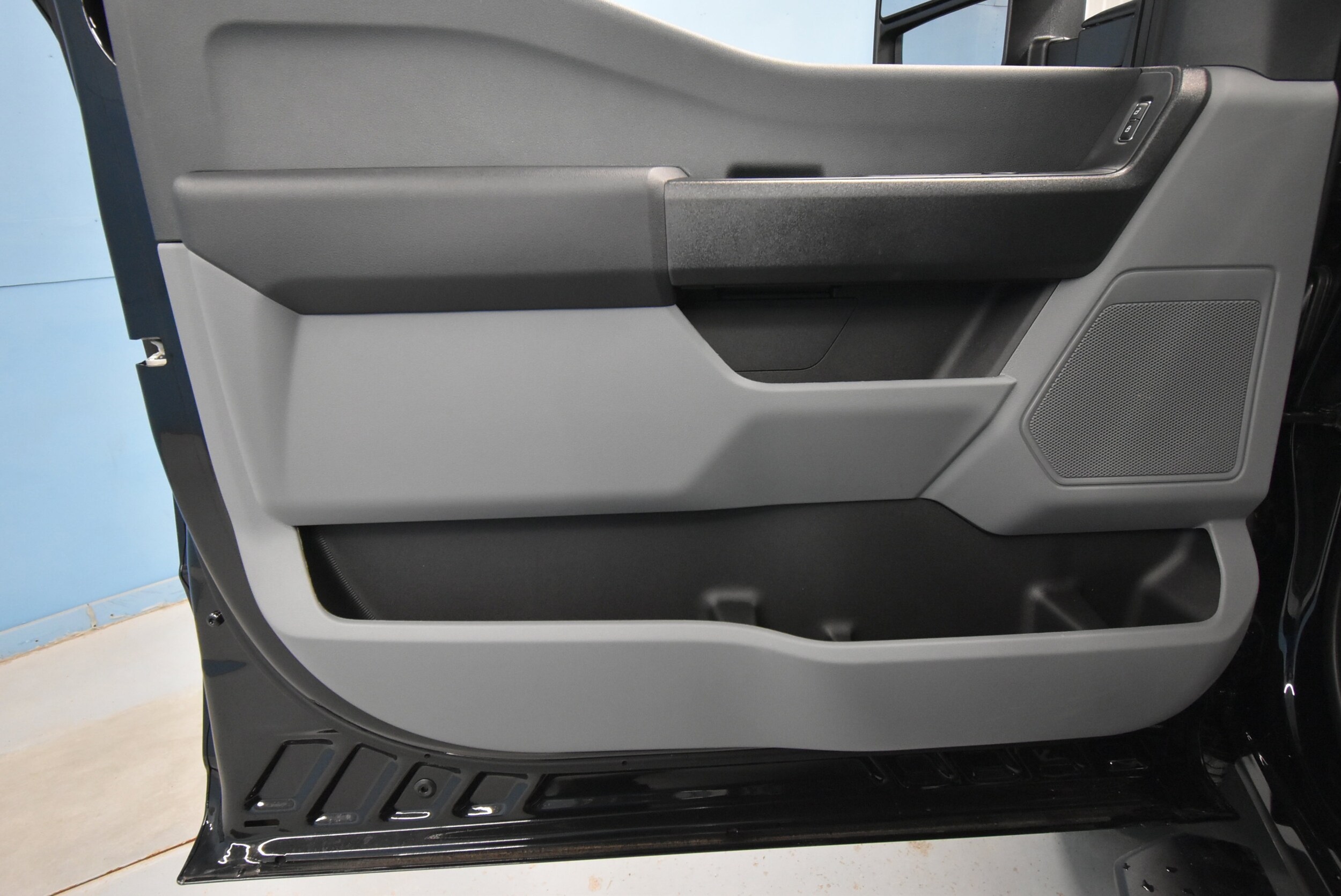 2025 Ford F-250 XL photo 3