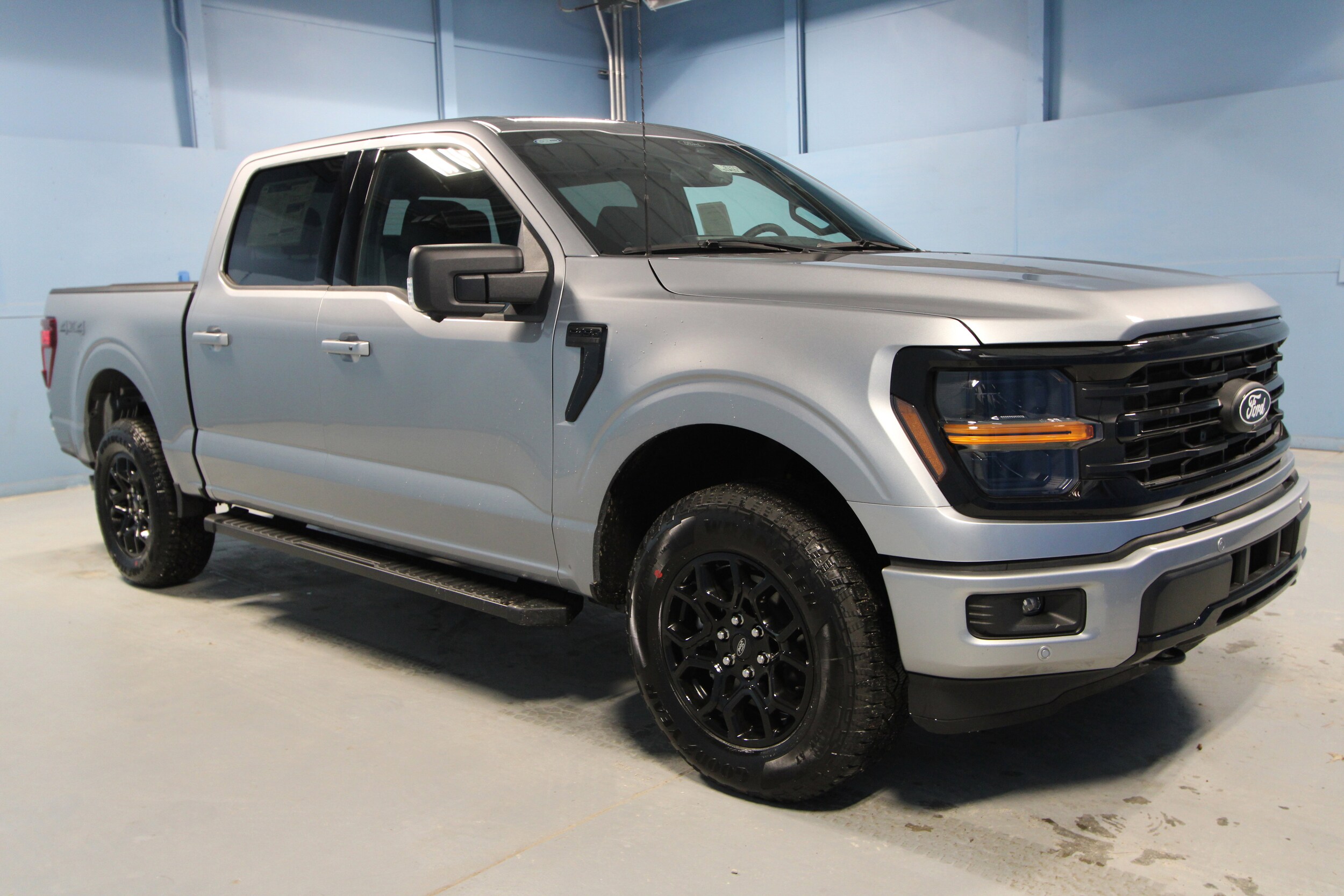 2025 Ford F-150 XLT photo 2