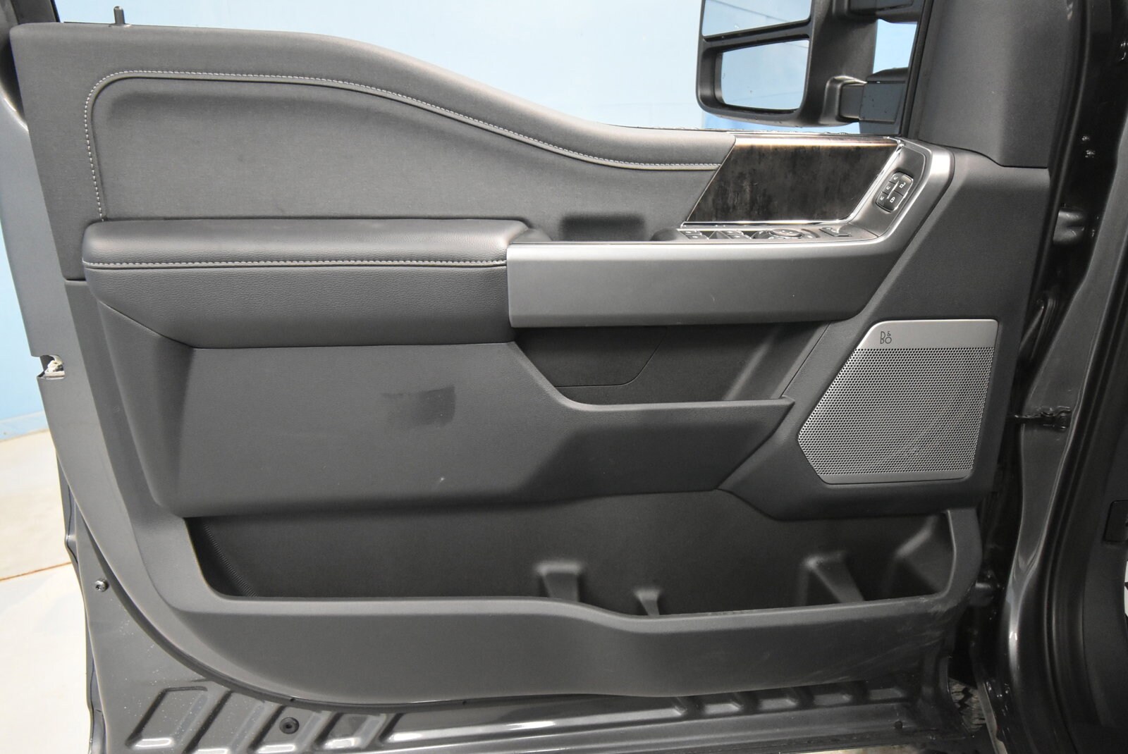 2025 Ford F-250 Lariat photo 3