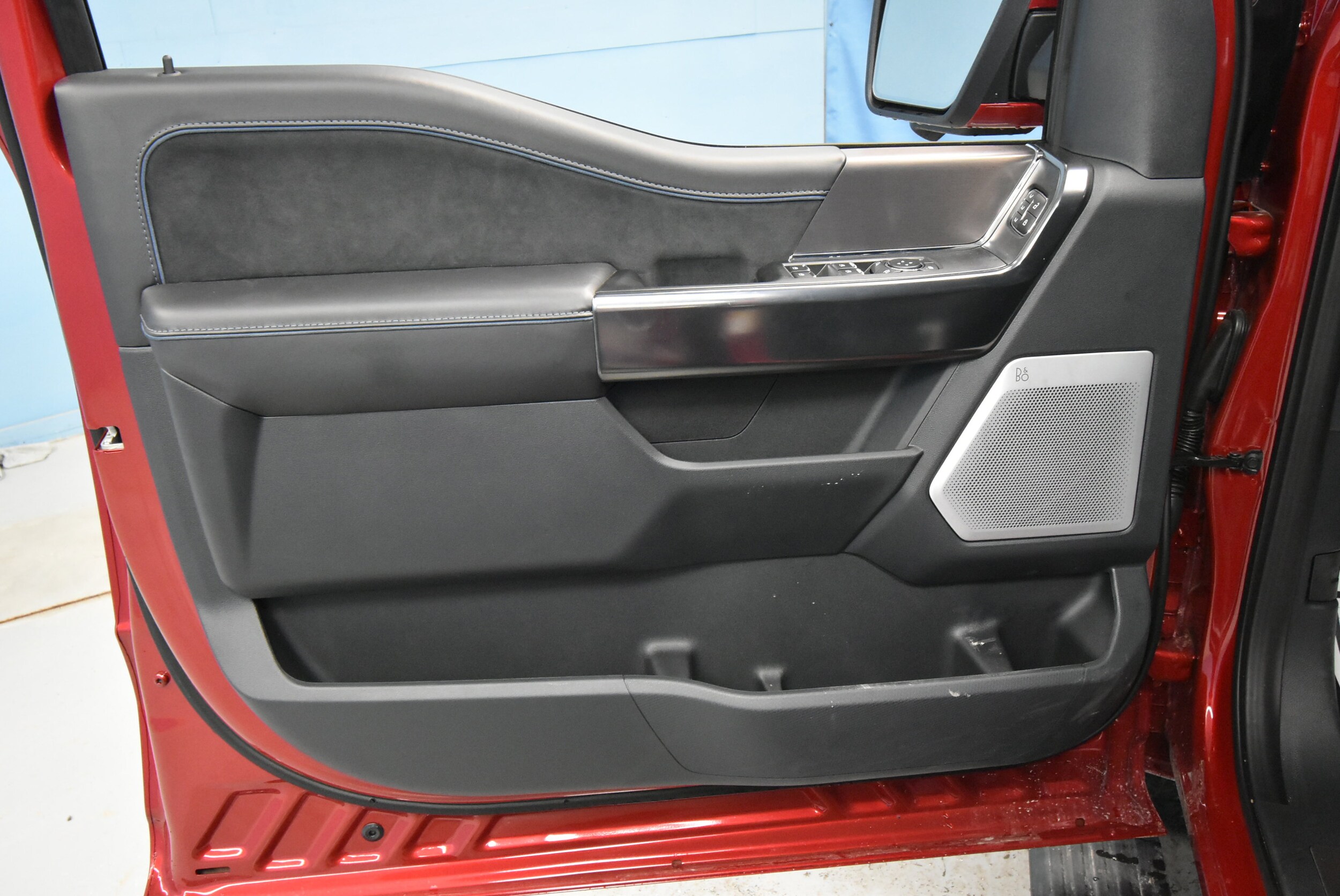 2025 Ford F-150 Platinum photo 3