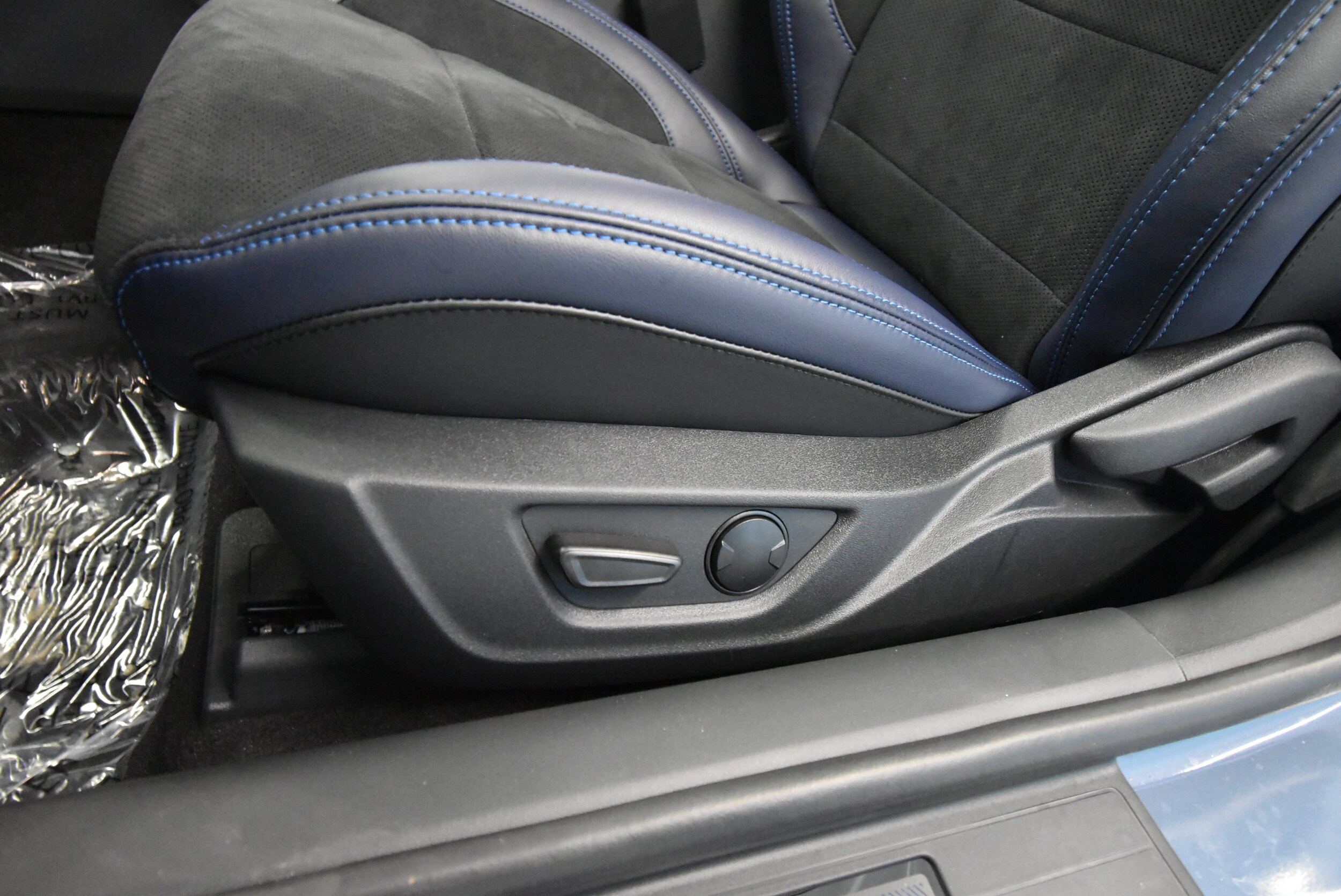 2025 Ford Mustang Dark Horse Deluxe photo 4