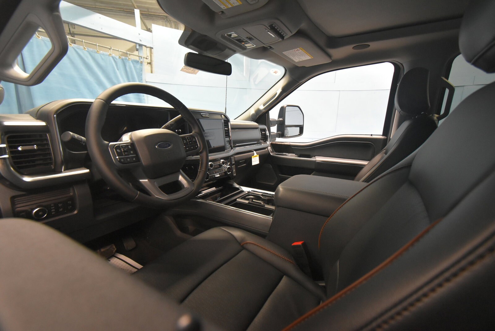 2025 Ford F-250 Lariat photo 2