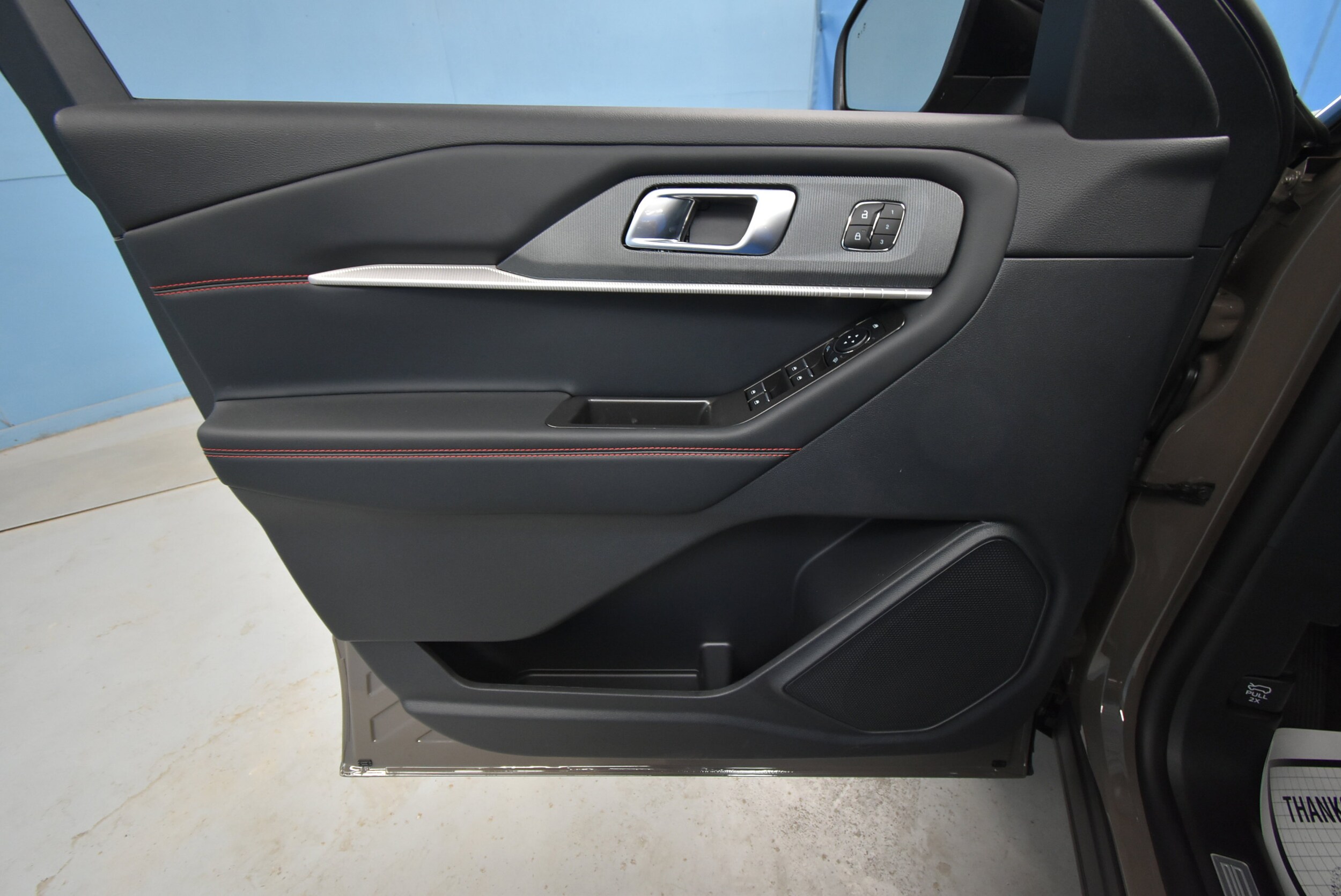 2026 Ford Explorer ST-Line photo 4