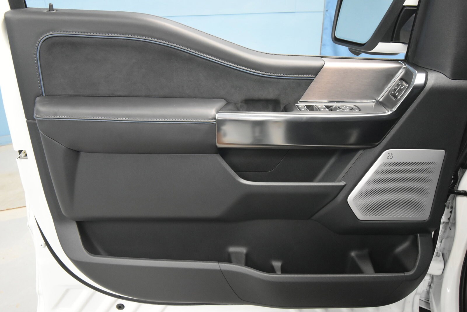 2025 Ford F-150 Platinum photo 4