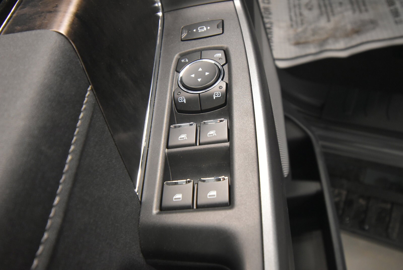 2025 Ford F-250 Lariat photo 4