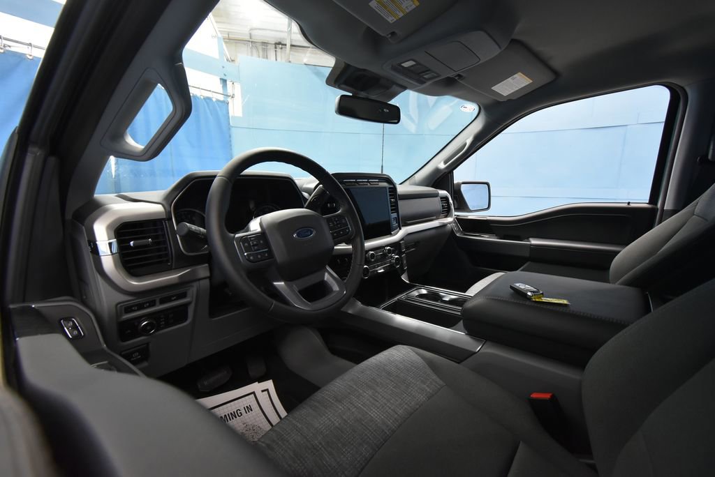 2023 Ford F-150 XLT photo 2
