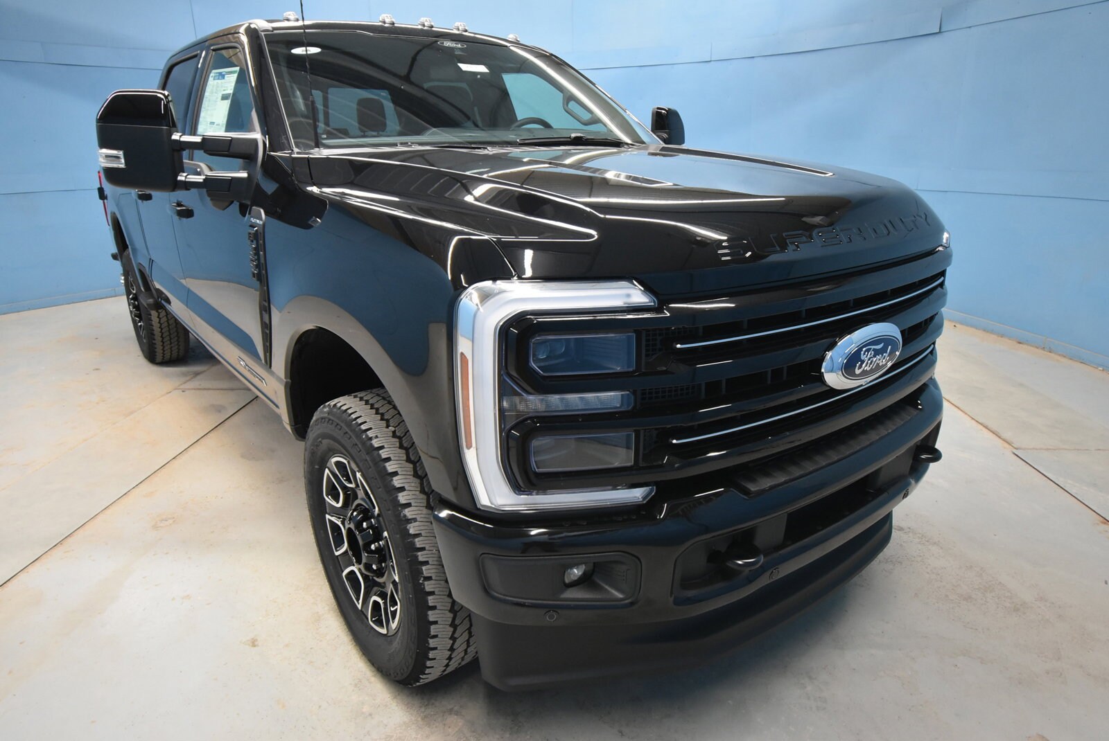 2025 Ford F-350 Platinum photo 2