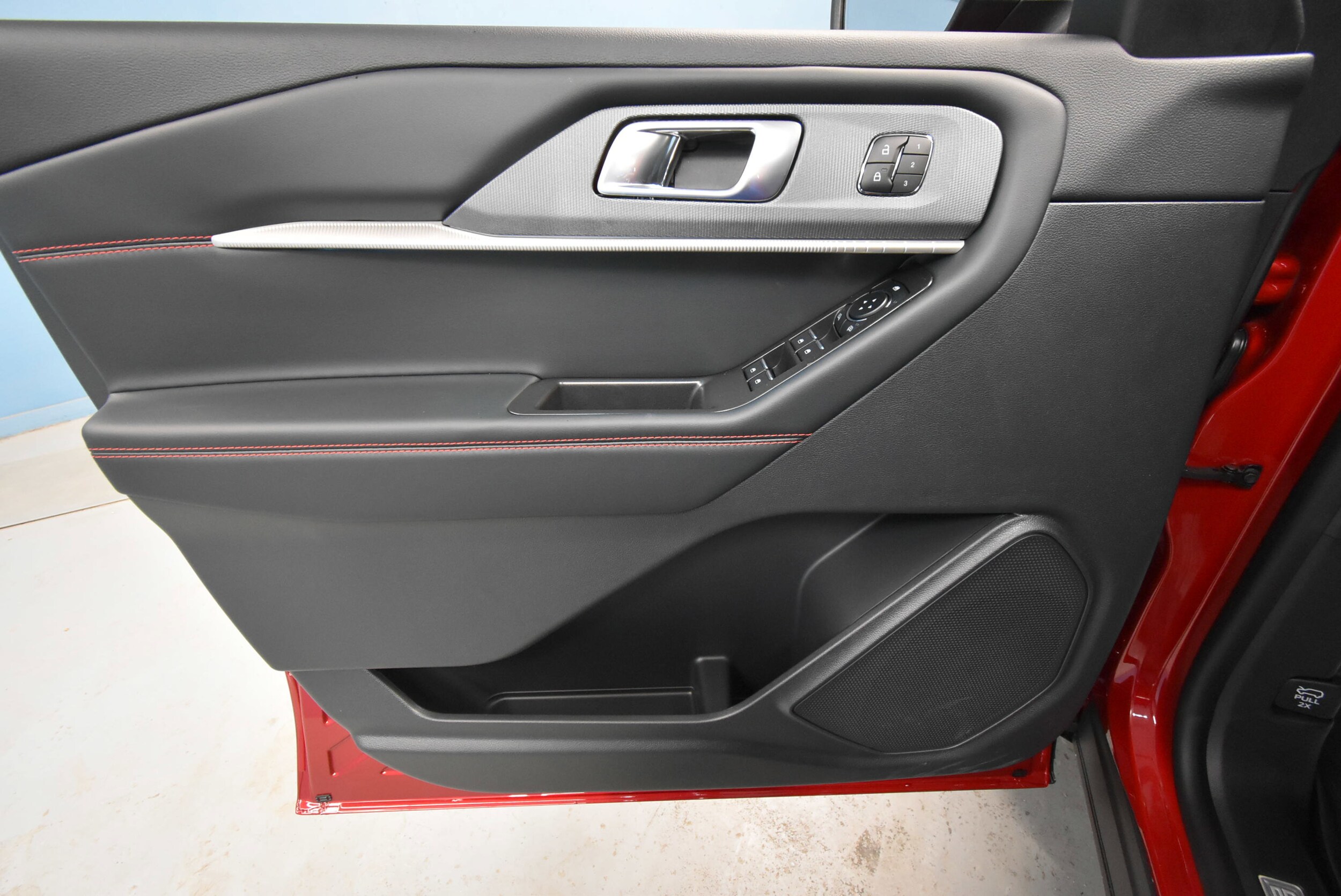 2026 Ford Explorer ST-Line photo 4