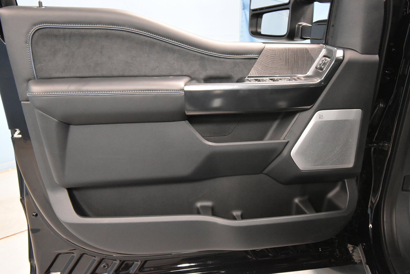 2025 Ford F-350 Platinum photo 4