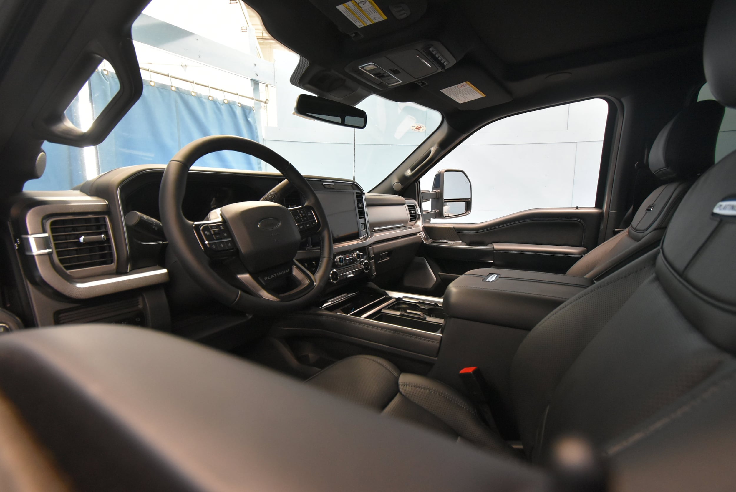 2025 Ford F-250 Super Duty Platinum - Photo 2