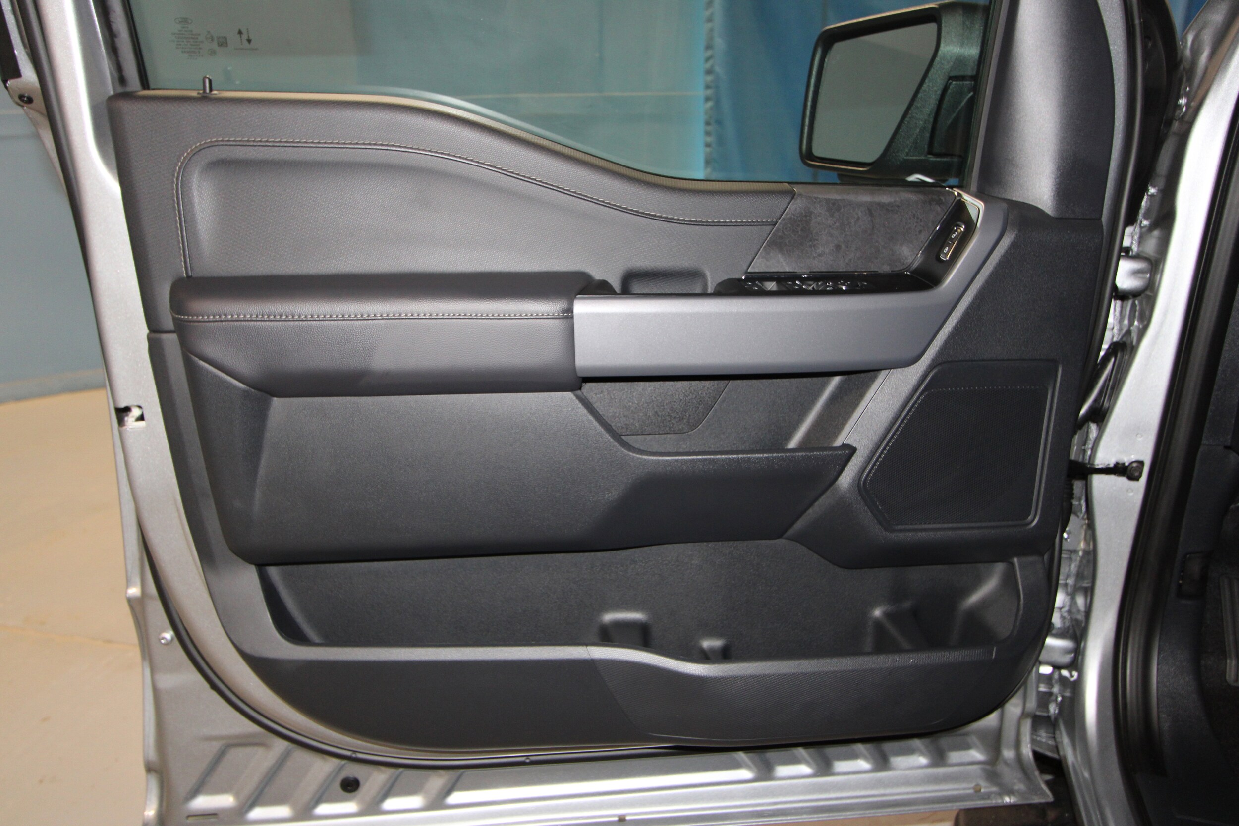 2025 Ford F-150 XLT photo 4