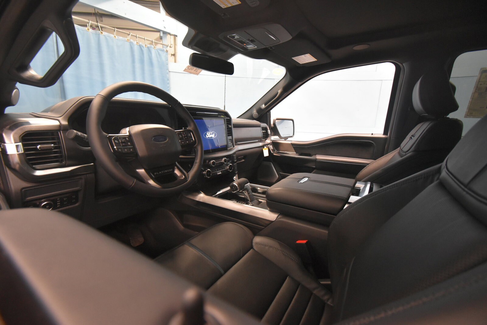 2025 Ford F-150 Platinum photo 3