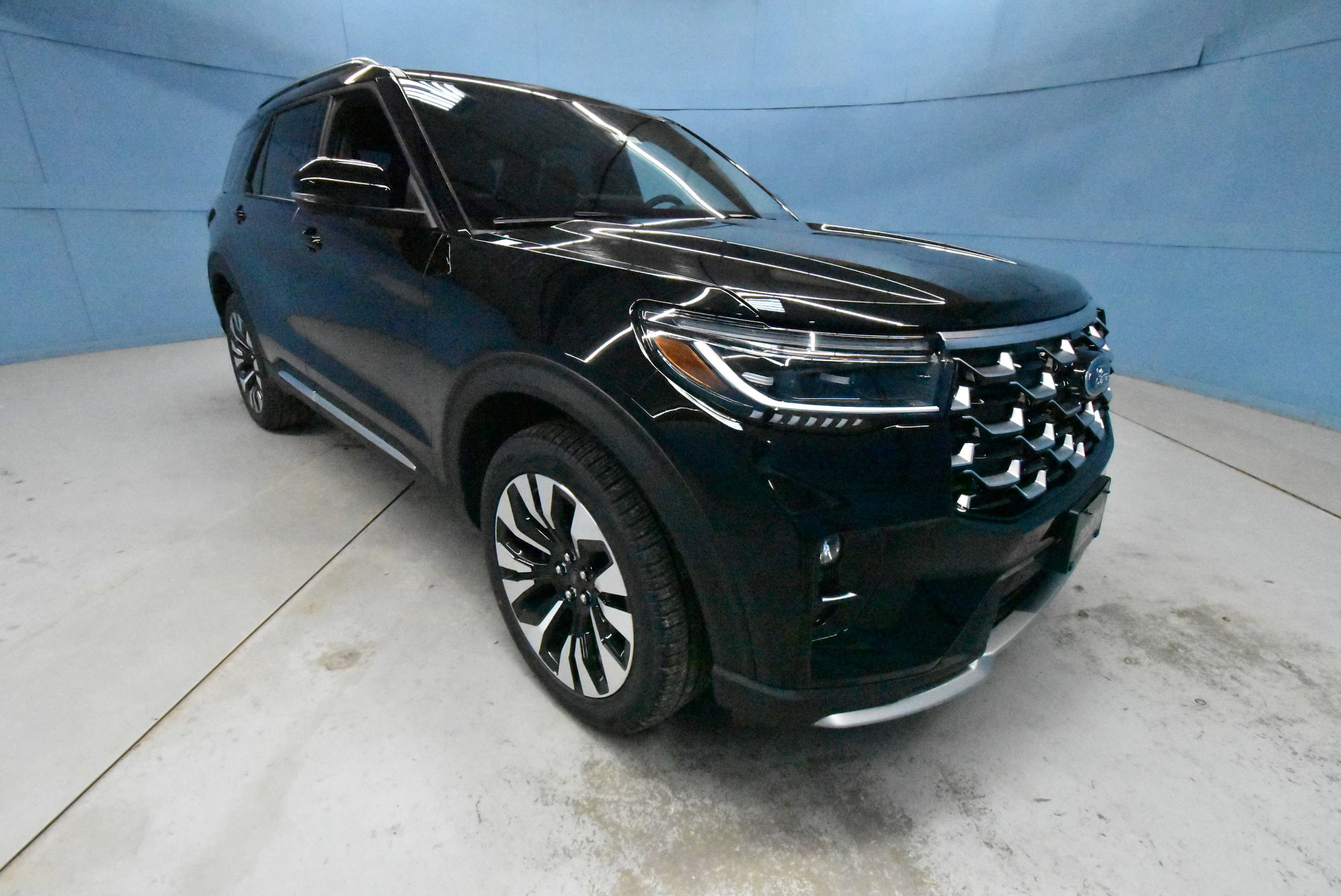 2026 Ford Explorer Platinum's photo