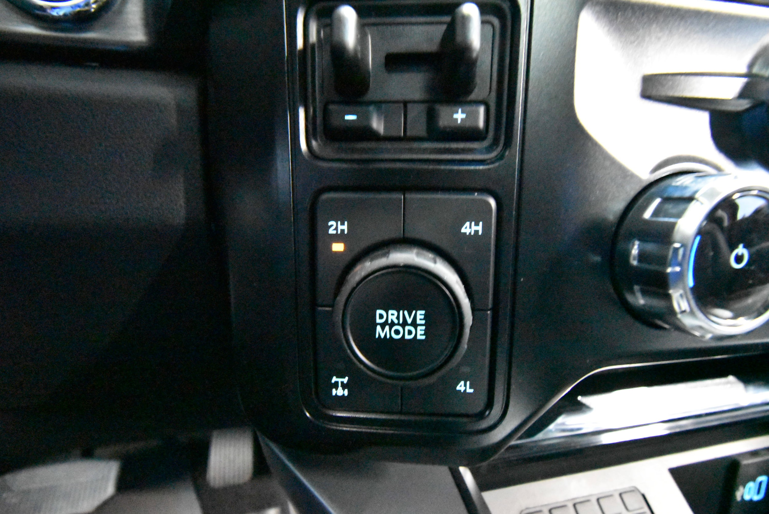 2025 Ford F-350 Super Duty Lariat - Photo 16