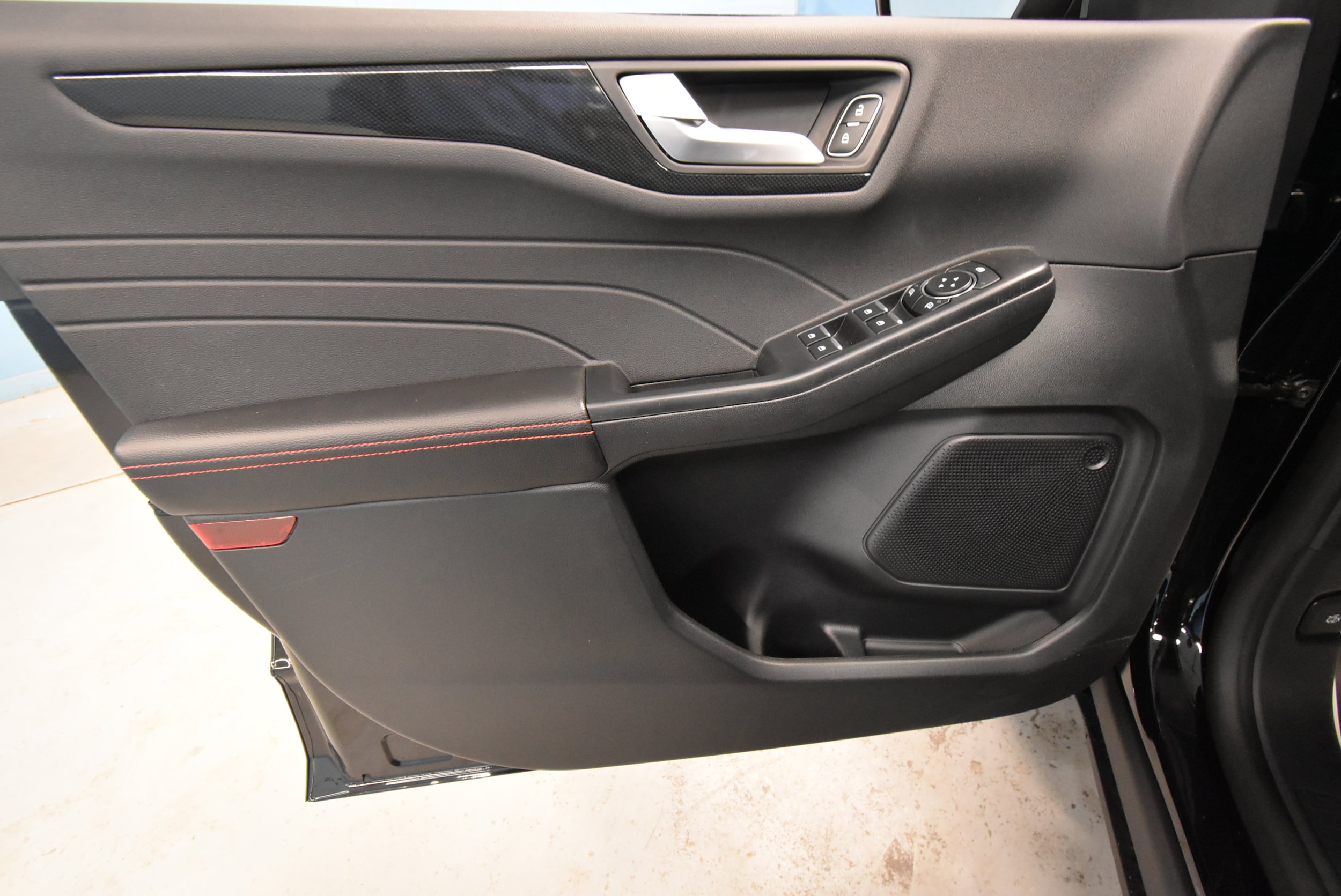 2026 Ford Escape ST-Line Select - Photo 3