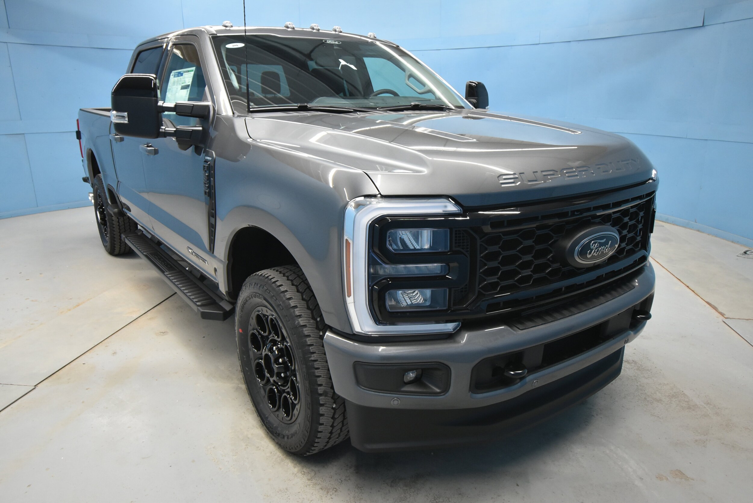 2025 Ford F-350 Lariat photo 2