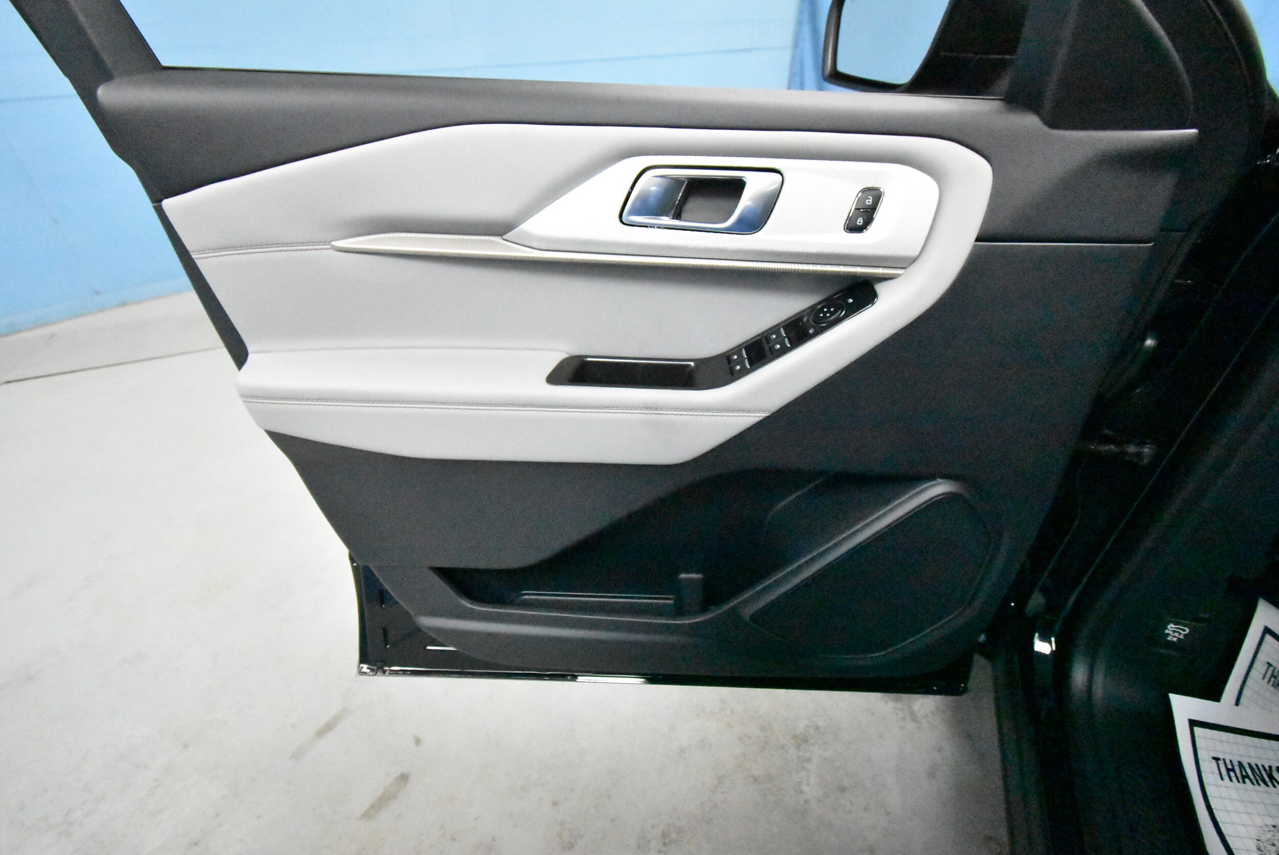 2026 Ford Explorer photo 4