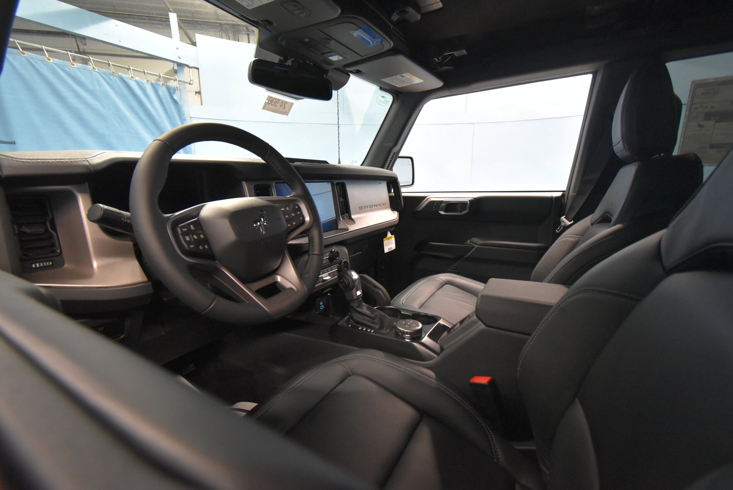 2025 Ford Bronco Outer Banks photo 2
