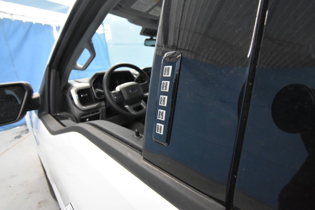 2023 Ford F-150 XLT photo 3
