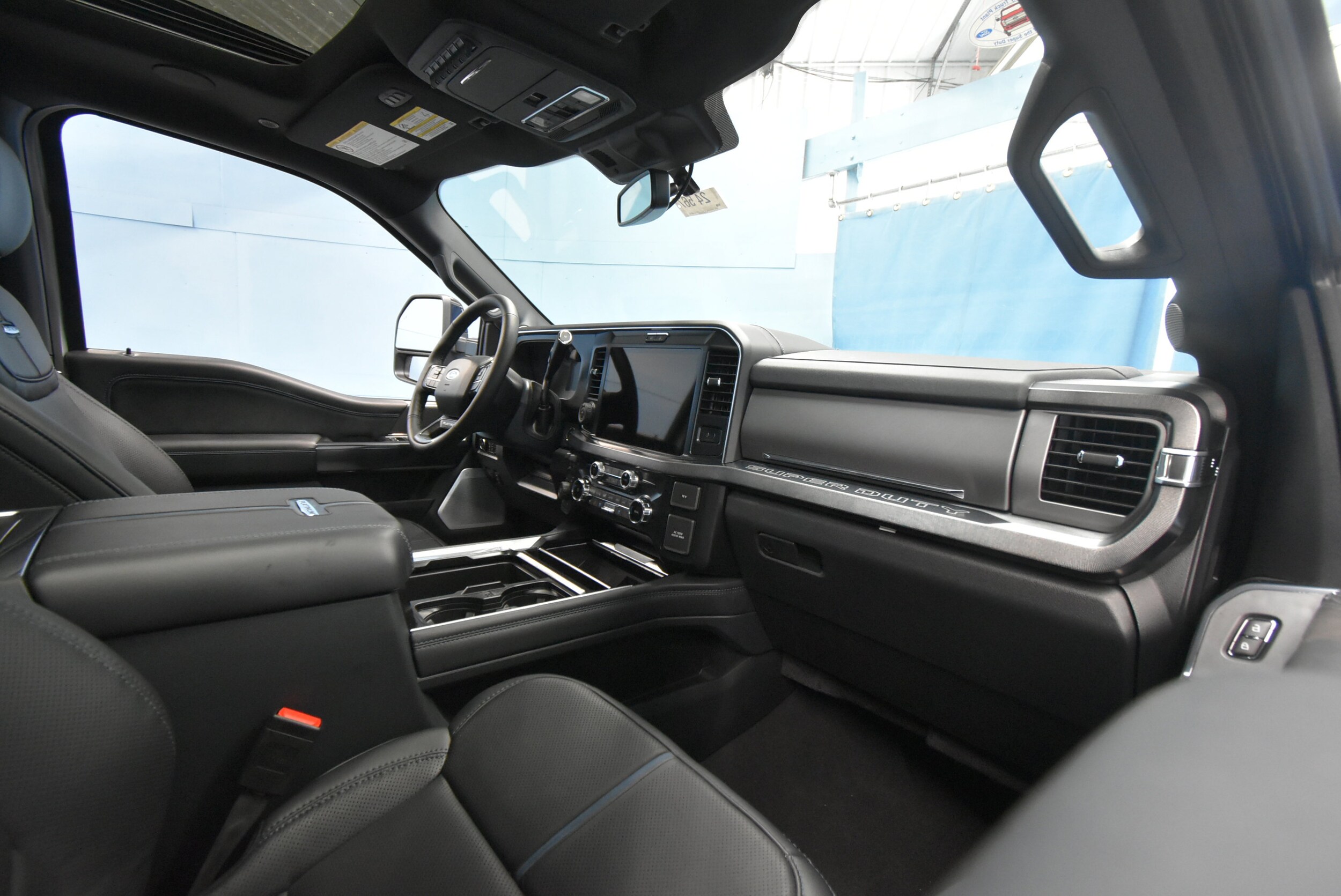 2025 Ford F-250 Super Duty Platinum - Photo 24
