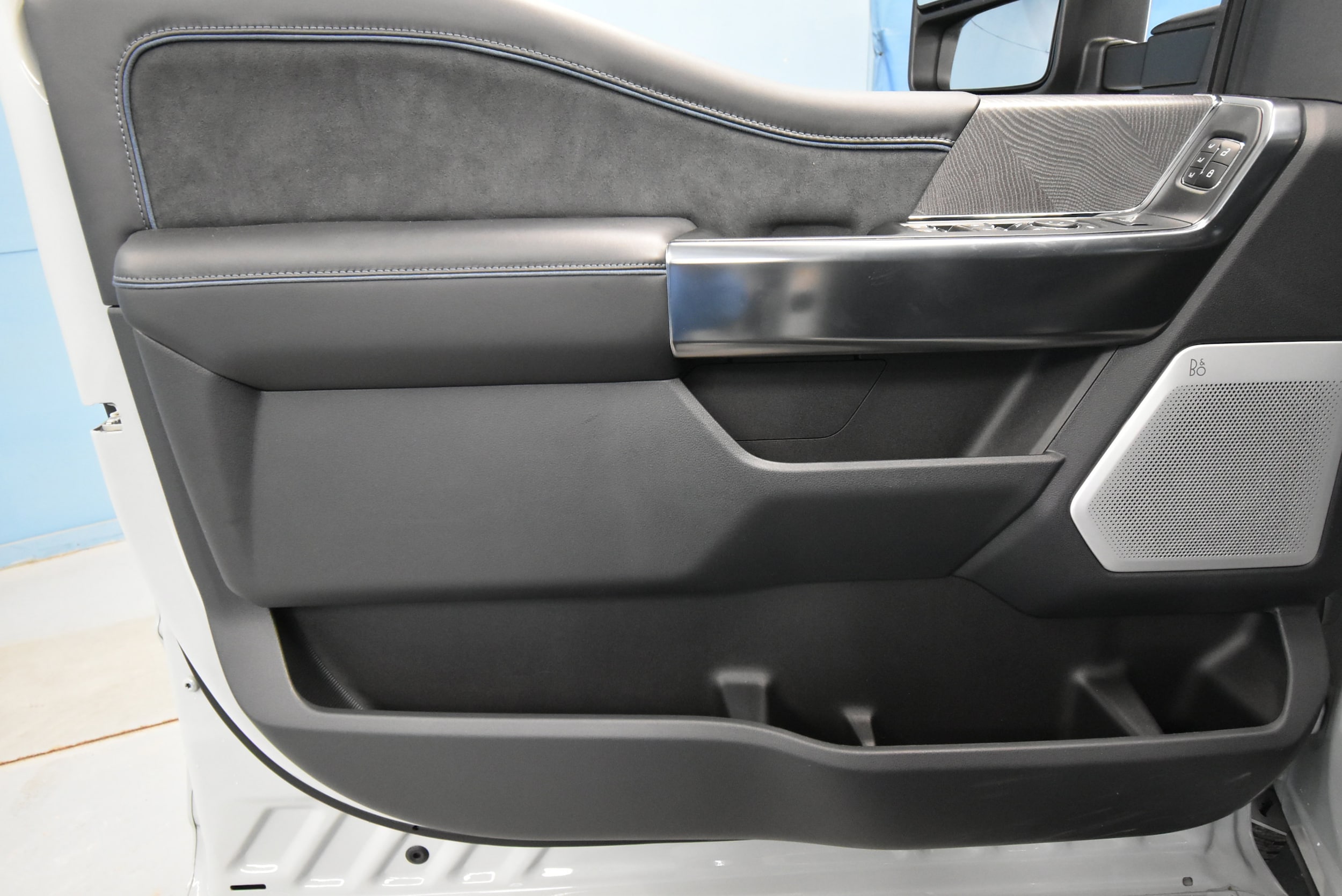 2025 Ford F-250 Super Duty Platinum - Photo 3
