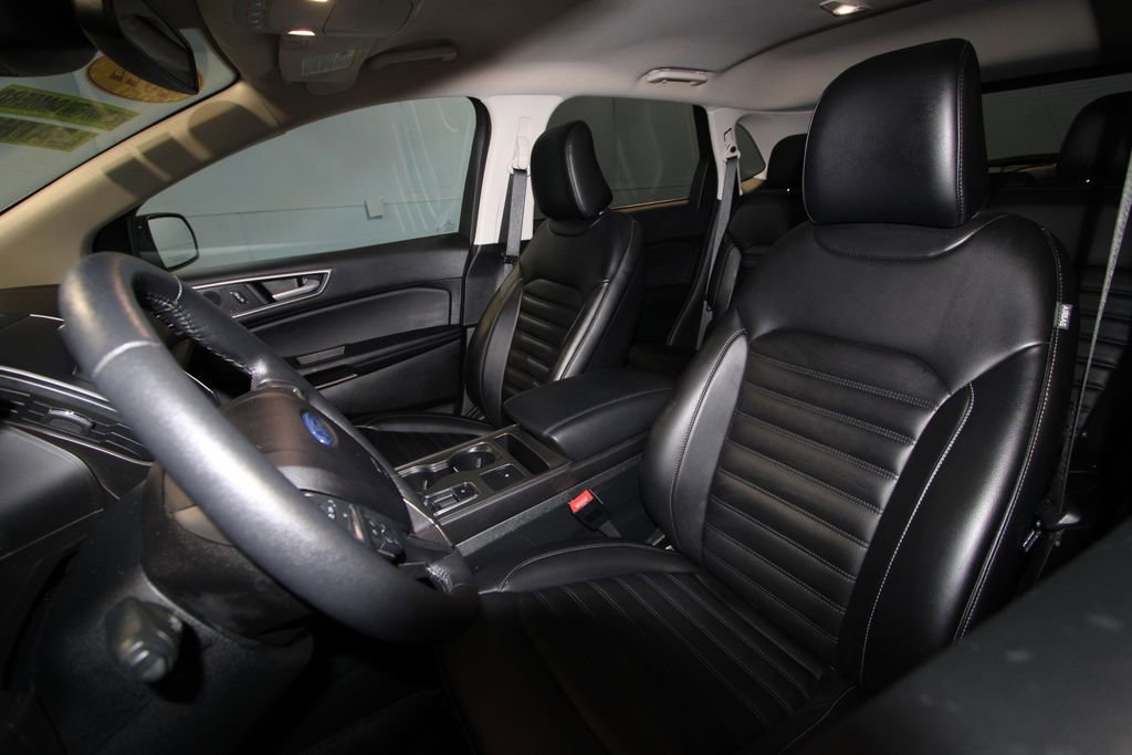 2022 Ford Edge SEL photo 3