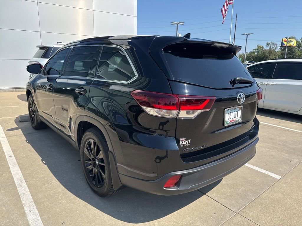 2019 Toyota Highlander SE photo 2