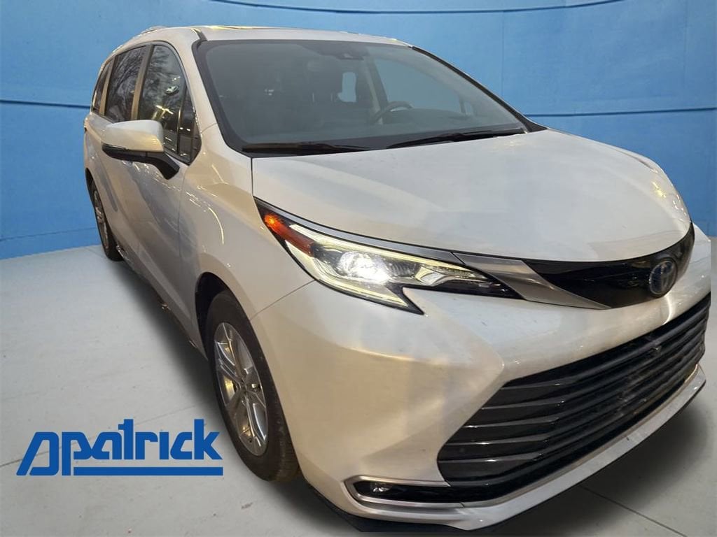 Used 2024 Toyota Sienna Platinum 4D Passenger Van