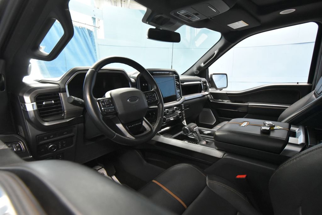 2022 Ford F-150 Platinum photo 2