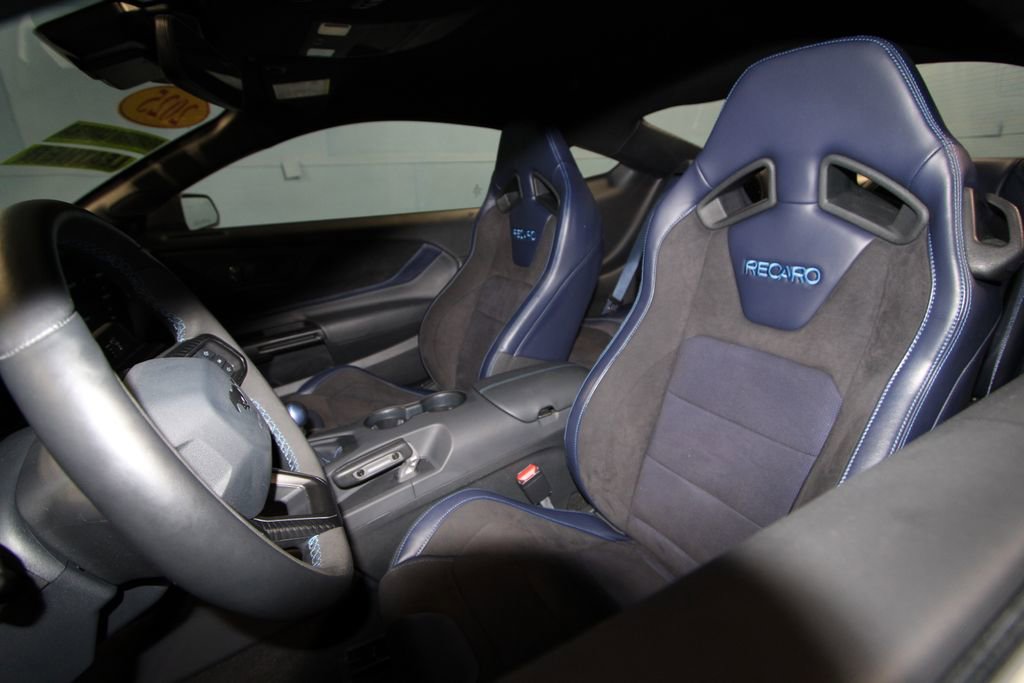 2025 Ford Mustang Dark Horse photo 3