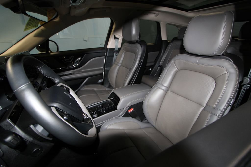 2024 Lincoln Corsair Grand Touring photo 3