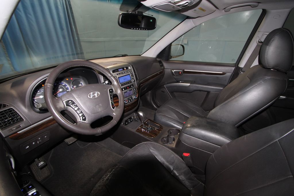 2012 Hyundai Santa Fe Limited Sport photo 2