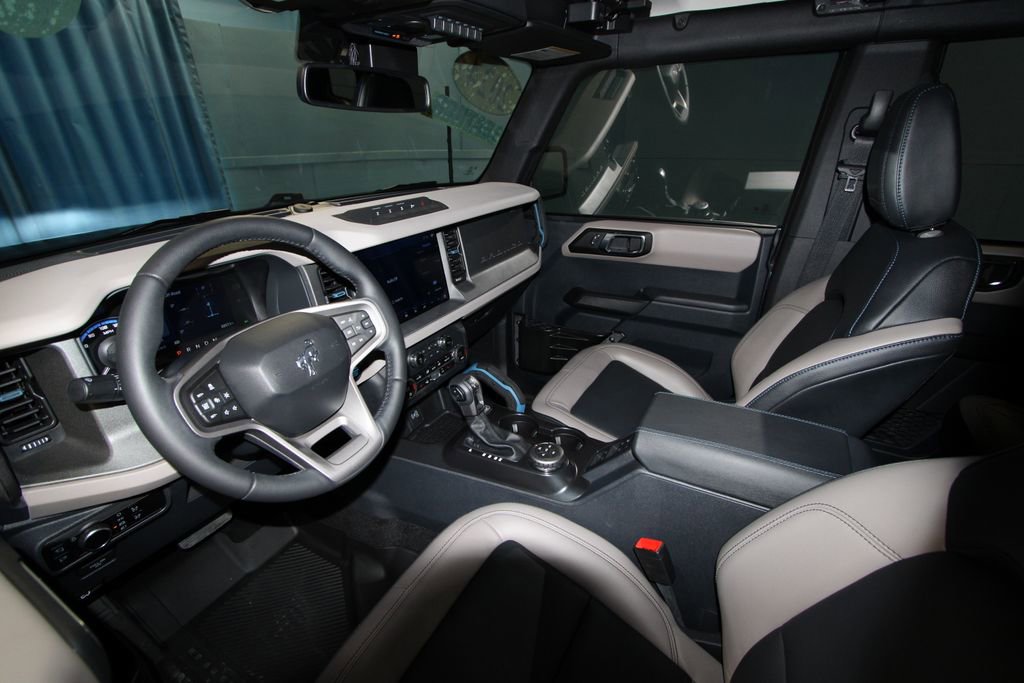2024 Ford Bronco Wildtrak photo 2