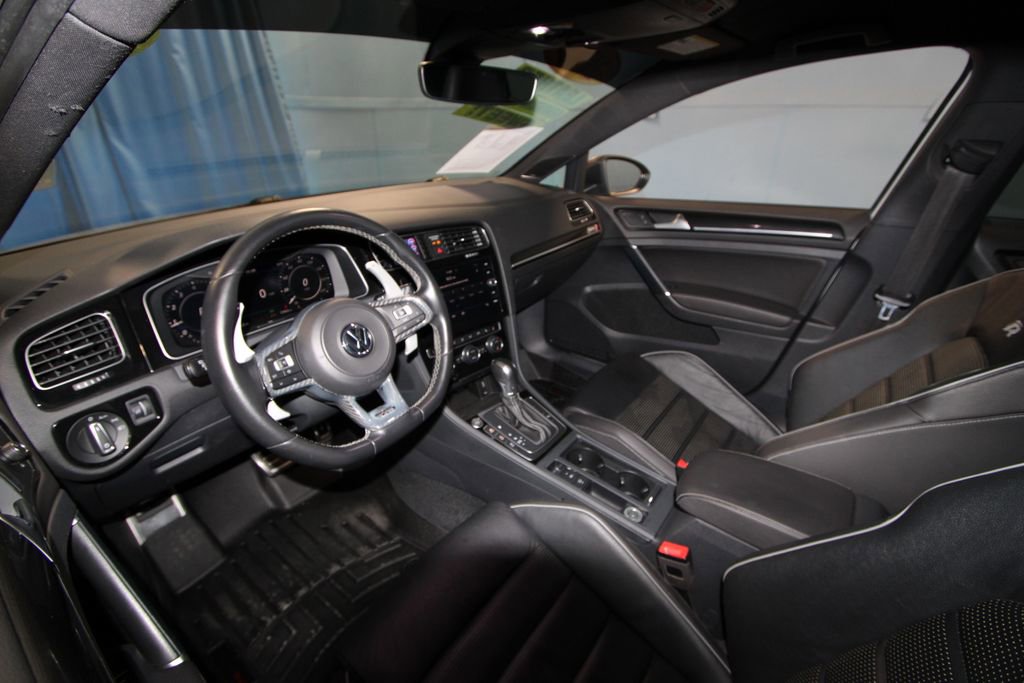 2019 Volkswagen Golf R 4Motion photo 2
