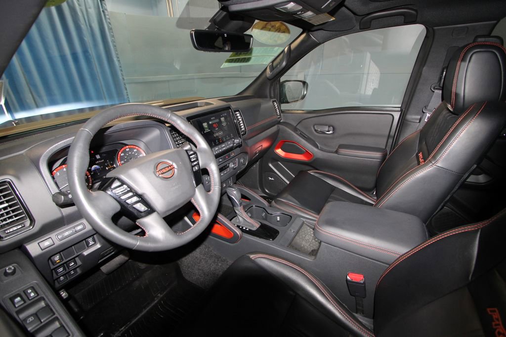 2023 Nissan Frontier PRO-4X photo 2